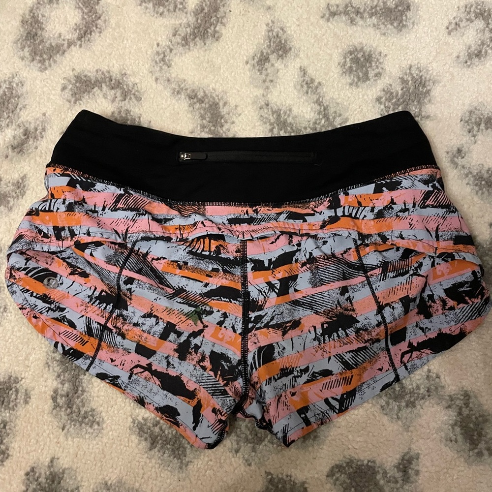 LIKE NEW rare lululemon shorts 4